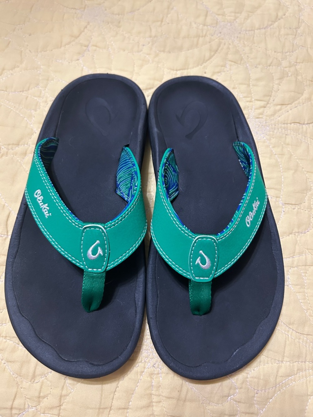 OluKai ohana Green Strap Black Footbed Sandals